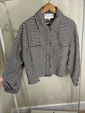 Promesa Black and White Houndstooth Cropped Blazer
